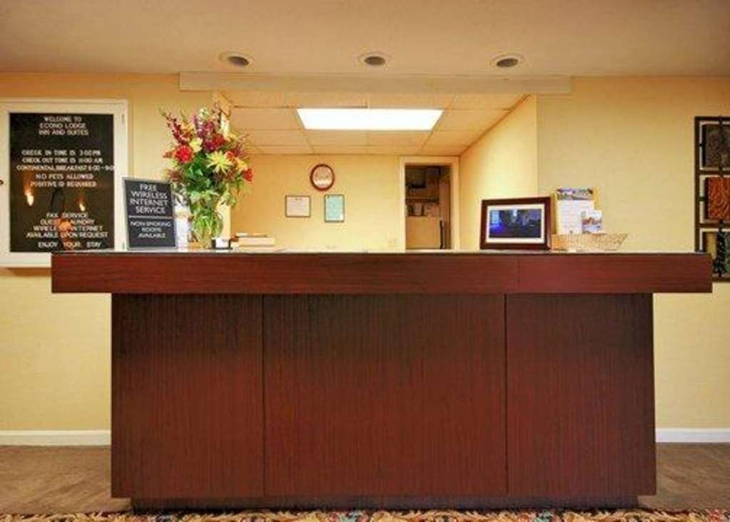 Econo Lodge Inn & Suites Groton Dalaman gambar