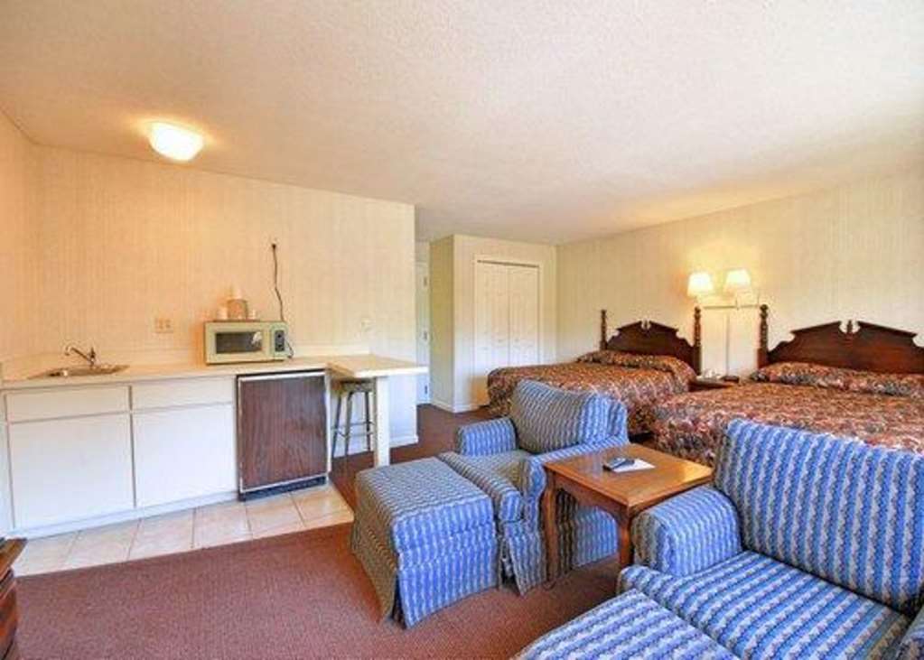 Econo Lodge Inn & Suites Groton Bilik gambar