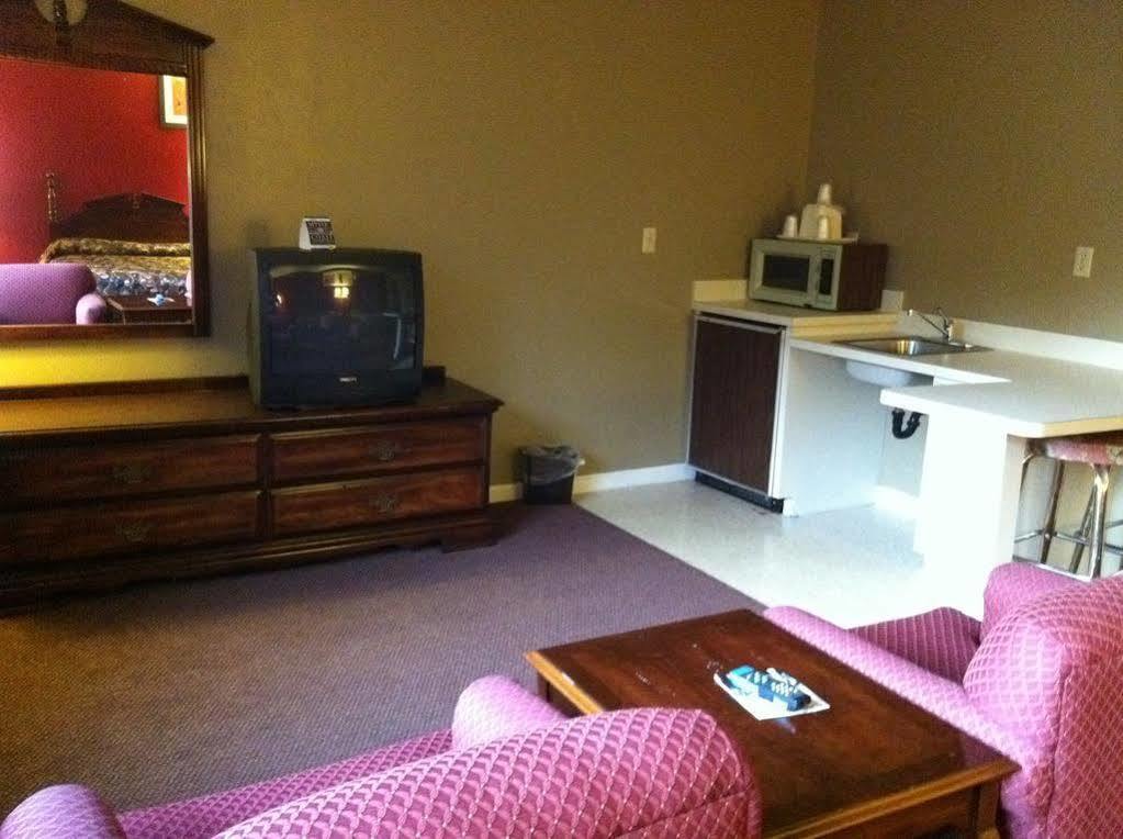 Econo Lodge Inn & Suites Groton Luaran gambar