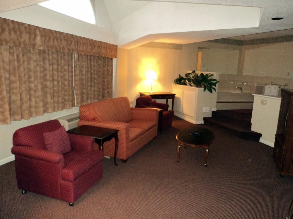 Econo Lodge Inn & Suites Groton Luaran gambar